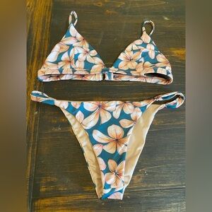 Mahkia kinis bikini